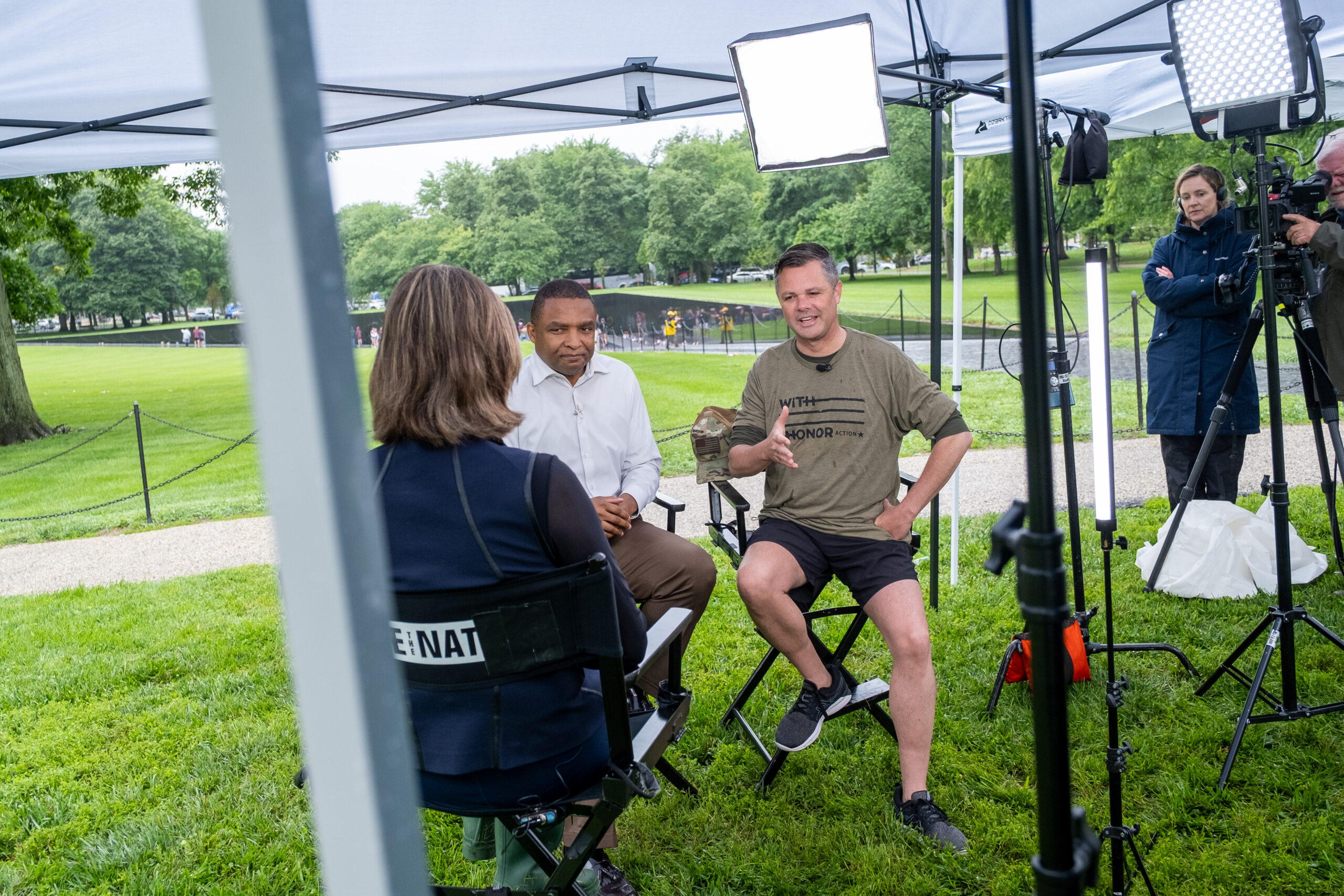 Veterans in Congress clean Vietnam War memorial on eve of Memorial Day
